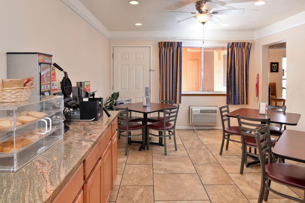 Econo Lodge Midtown Albuquerque Bagian luar foto