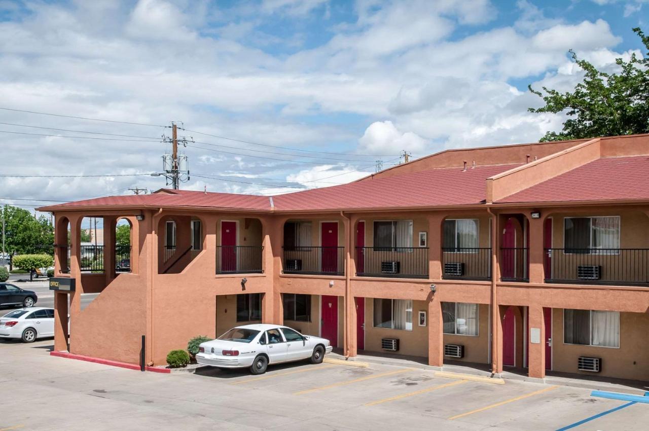 Econo Lodge Midtown Albuquerque Bagian luar foto