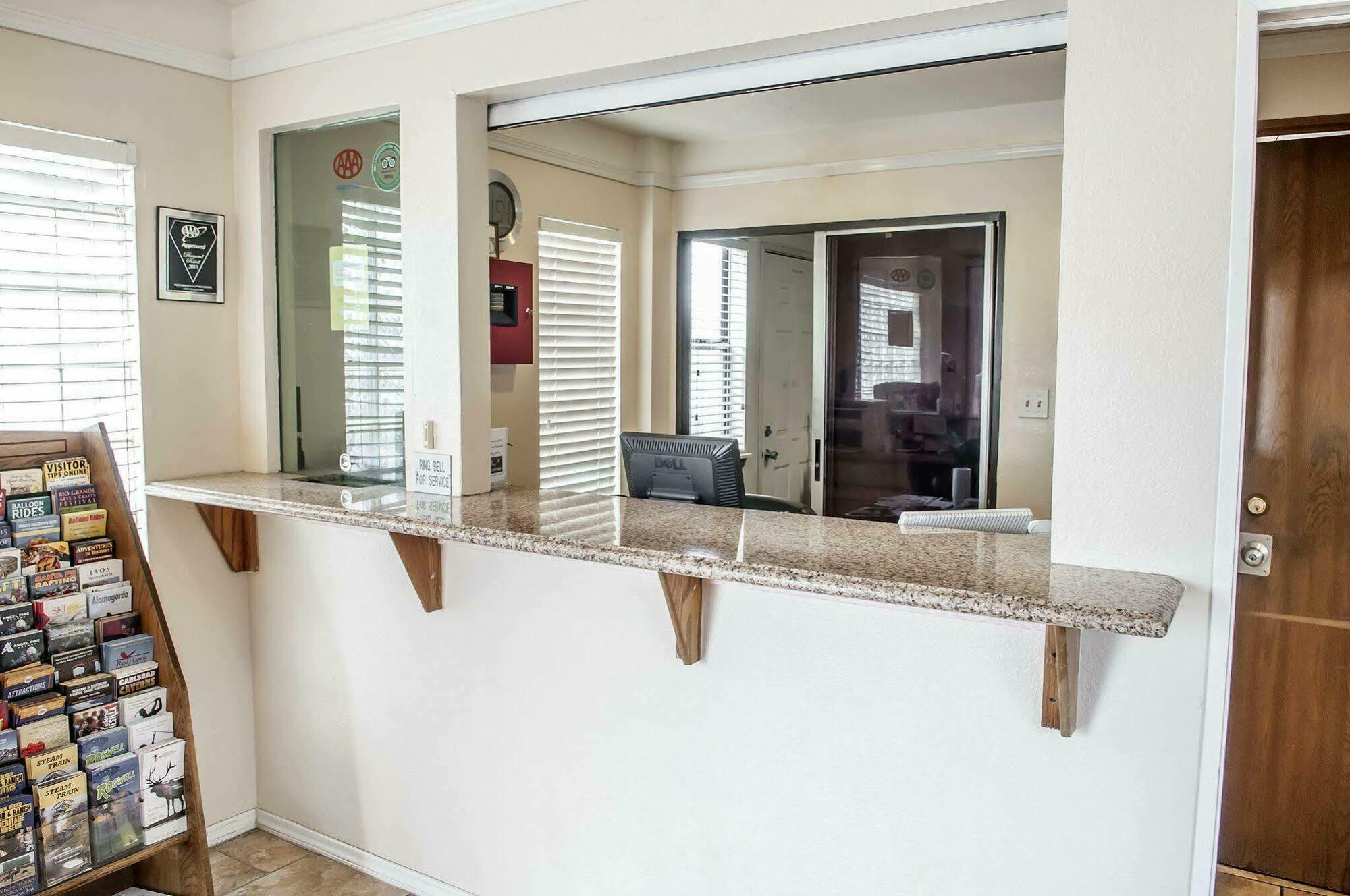 Econo Lodge Midtown Albuquerque Bagian luar foto